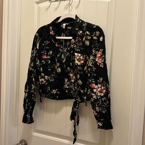 Anthropologie floral crop blouse with cute tie detail at the waist.